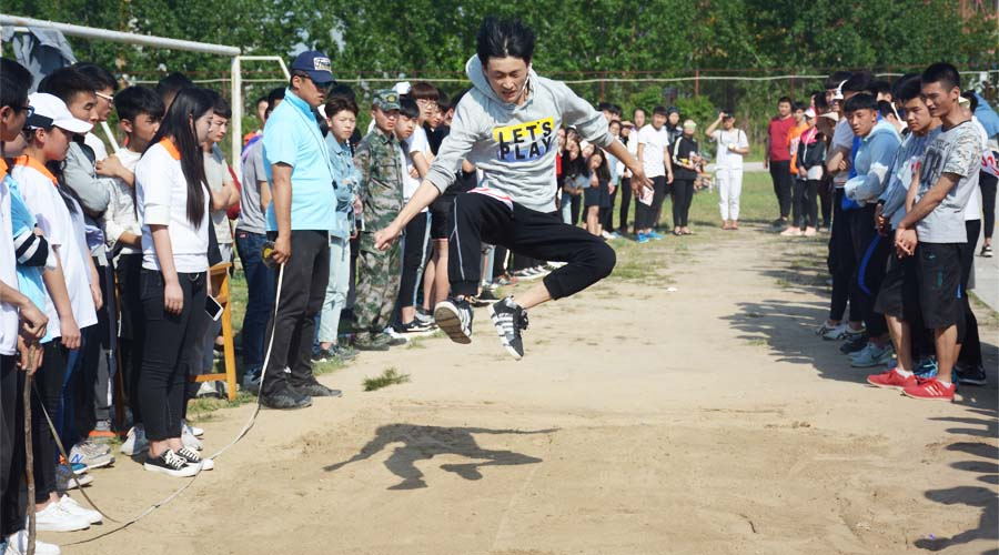 田径运动会  跳远