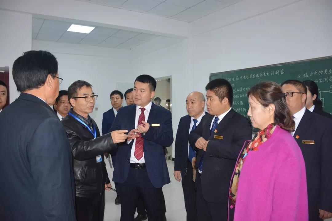 热烈欢迎西安市人社局专家组领导莅临我校指导工作