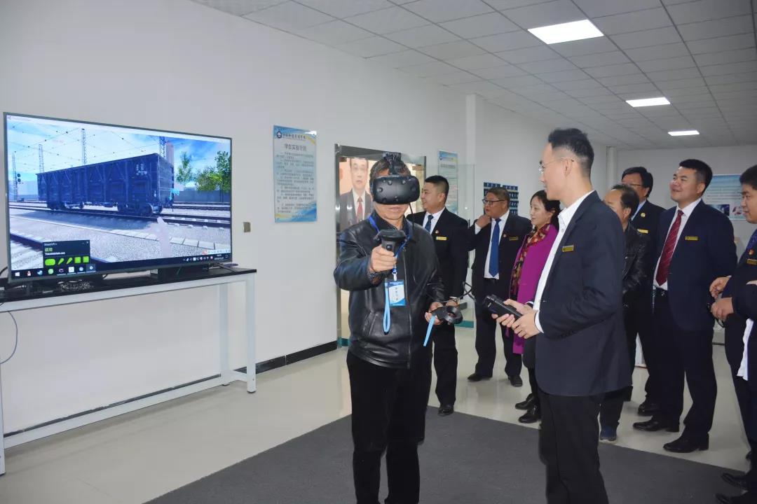 热烈欢迎西安市人社局专家组领导莅临我校指导工作